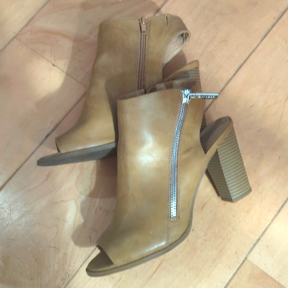 Camel leather heals / booties